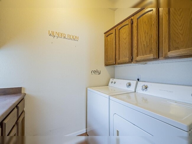Building Photo - 4605 N Clear Creek Dr