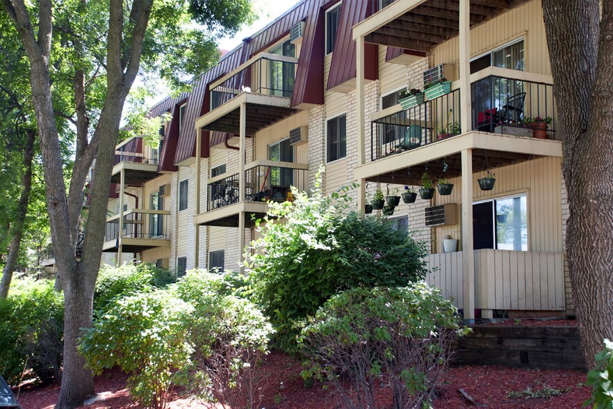 Lamplighter Village 1512 Woodbridge St Saint Paul MN 55117