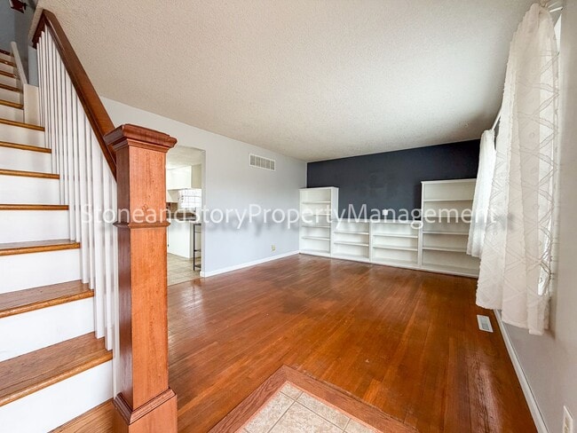 Building Photo - 4 bedroom 2 bath on quiet street in Briarwood