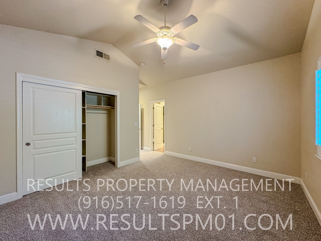Building Photo - Lovely 3 bedroom in great location