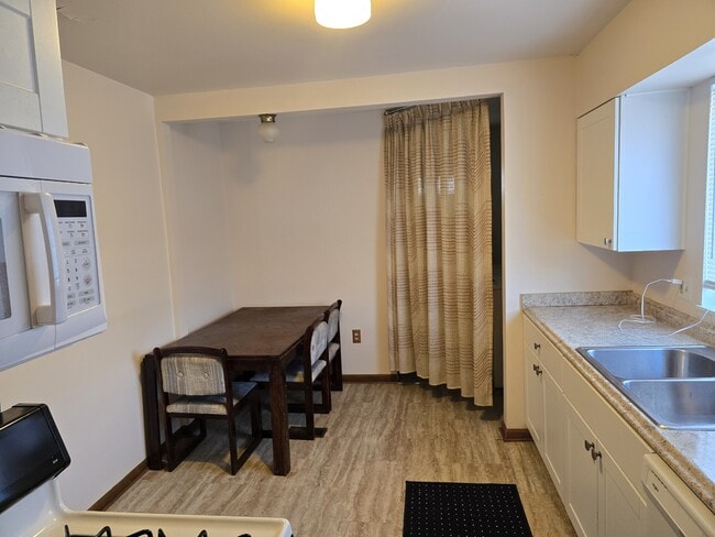 Building Photo - 23065 Cayuga Ave