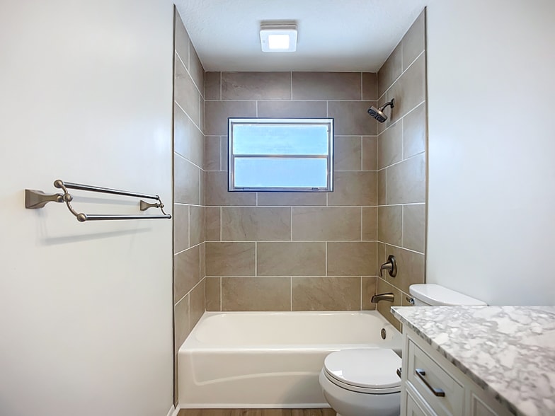 Building Photo - 2809 Taunton Dr W