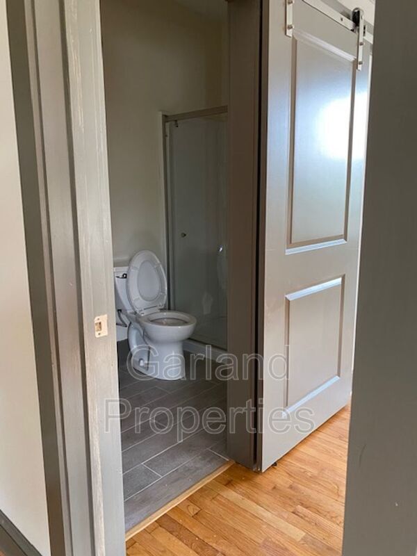 Building Photo - 821 Salem Ave SW