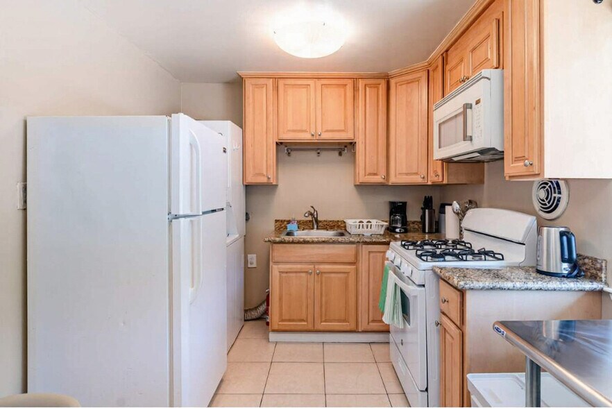 Building Photo - 2312 Bonar St