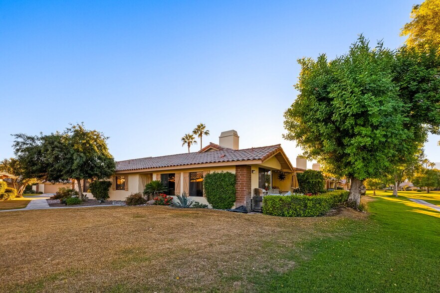 NICE QUIET CORNER END UNIT LOCATION - 334 S Sierra Madre