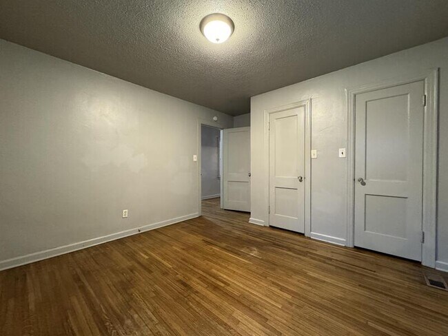 Building Photo - 3212 Ardyce Dr