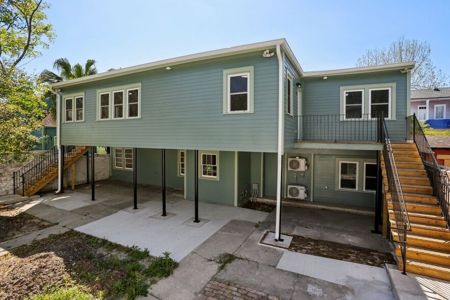 Building Photo - 720 Spain St