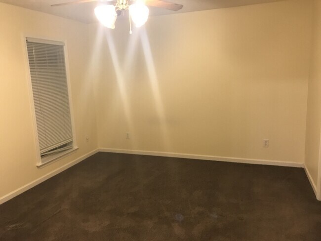 Building Photo - 3/2 in East Montgomery