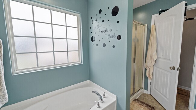 Building Photo - Spacious 3BR Home with Fenced Yard Near Ft. Stewart
