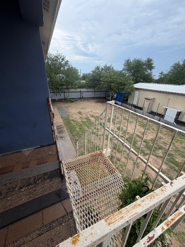 Building Photo - 5408 Romeo Ln