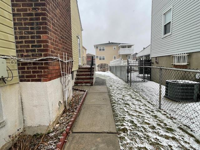 Building Photo - 47 Brewster Ave