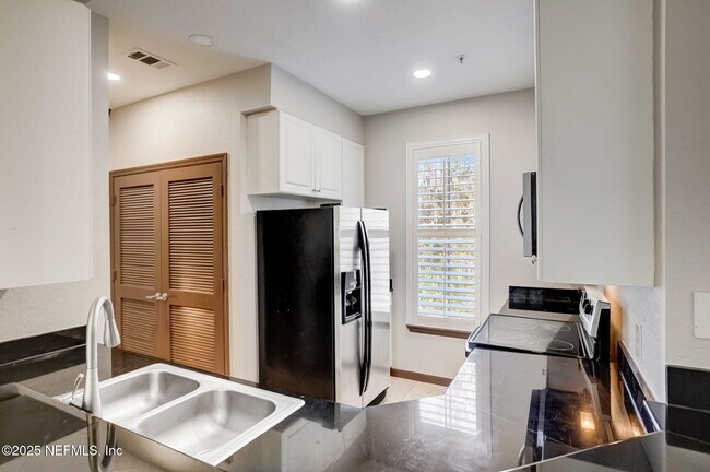 Building Photo - 8539 Gate Pkwy W