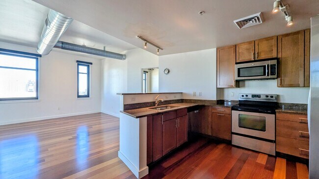 Building Photo - 310 S 4th St