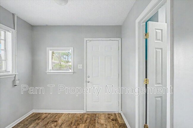 Building Photo - 212 W 58th St