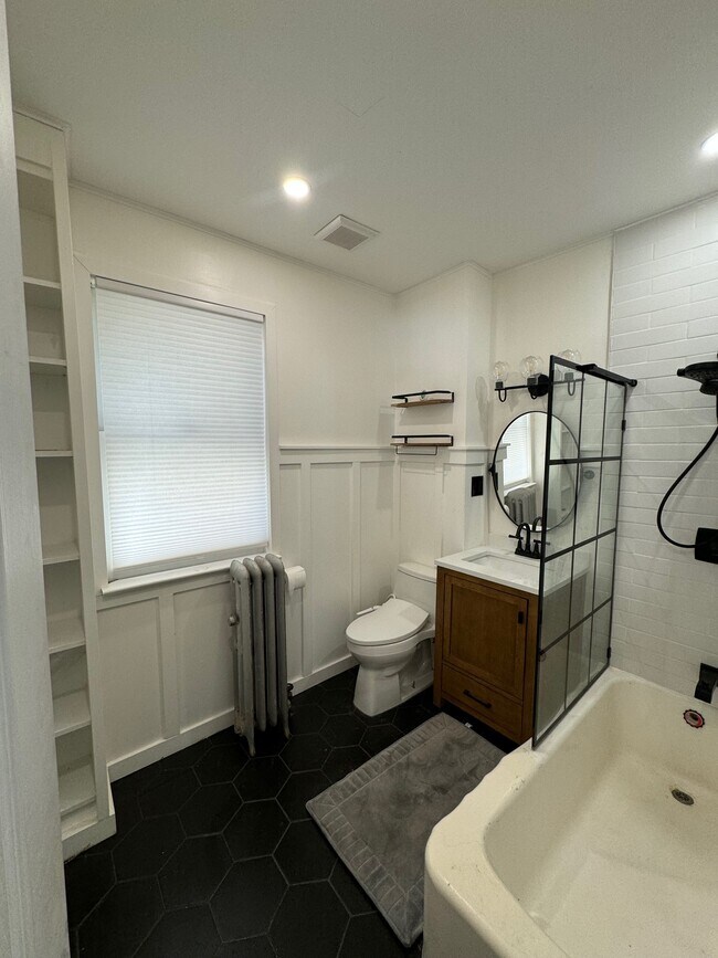 Building Photo - 110 Grace St