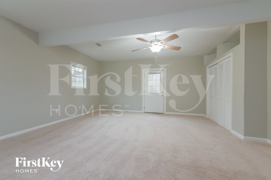 Building Photo - 400 Lone Oak Dr