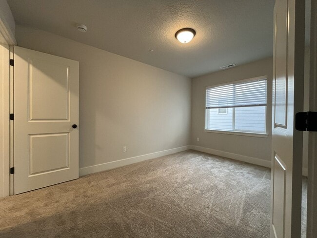 Building Photo - Modern 2025-Built 4 Bedroom Home with EV Charging, 5kW Solar, Open-Concept Living, Scenic Outdoor...