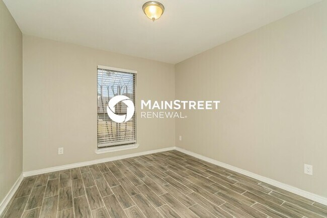 Building Photo - 3 Bedroom Pet-Friendly Home in CARROLLTON, TX with Main Street Renewal