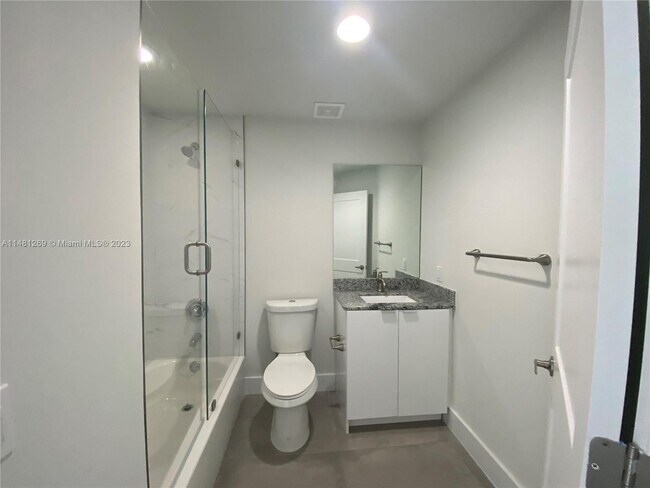 Building Photo - 5609-5611 Polk St