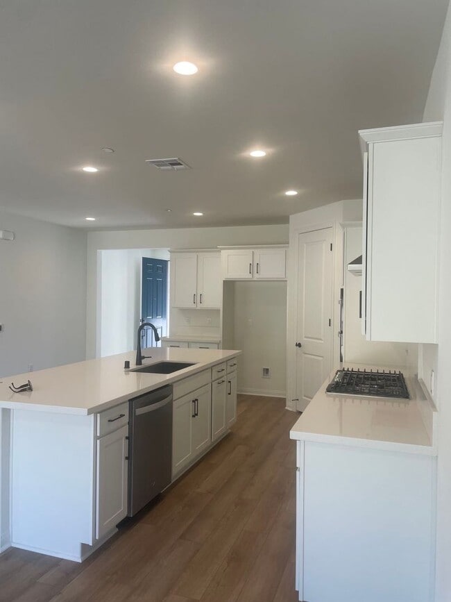 Building Photo - 21672 Thomas Ct