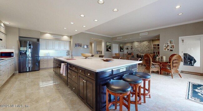 Building Photo - 7987 Hollyridge Rd