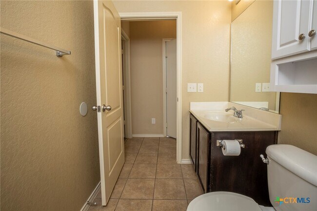 Building Photo - 433 Stonebrook Dr