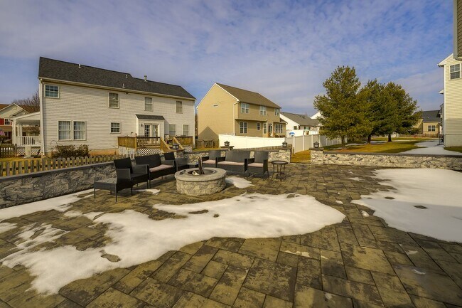 Building Photo - Luxurious Single Family Home in Emerald Farm