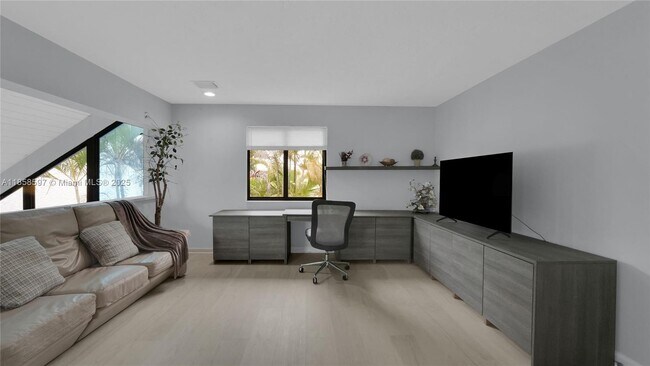 Building Photo - 540 SW 101st Ave