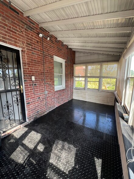 Building Photo - 915 Argonne Dr