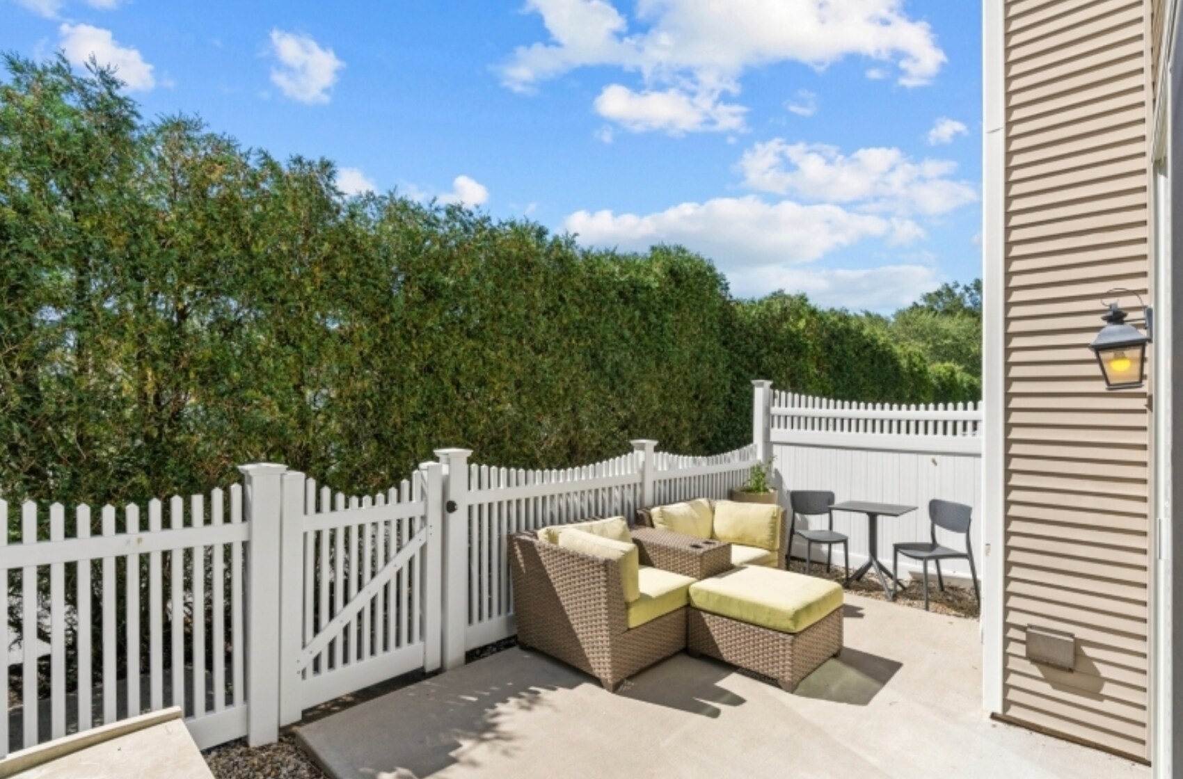 Building Photo - 11 Bentley Ct
