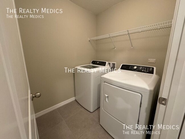 Building Photo - 2327 Ashberry Ridge Dr
