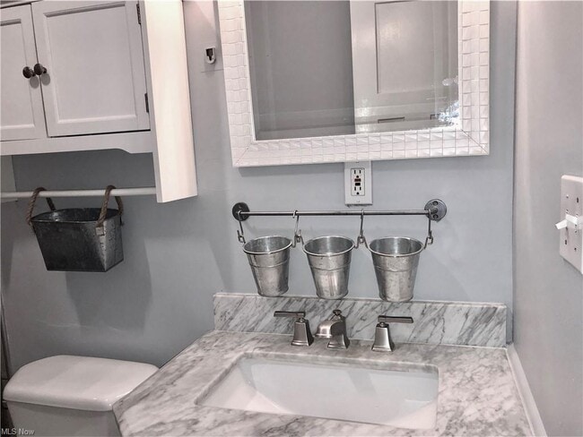 Building Photo - 6000 Nob Hill Dr