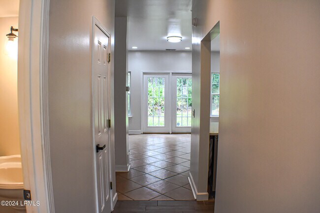 Building Photo - 43 Blue Haw Ct