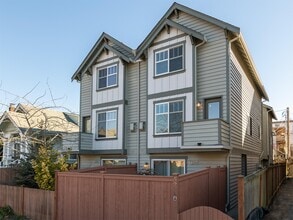 Building Photo - 5228 Brooklyn Ave NE