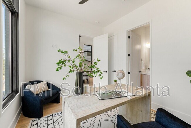 Building Photo - 194 E Lake Terrace SE