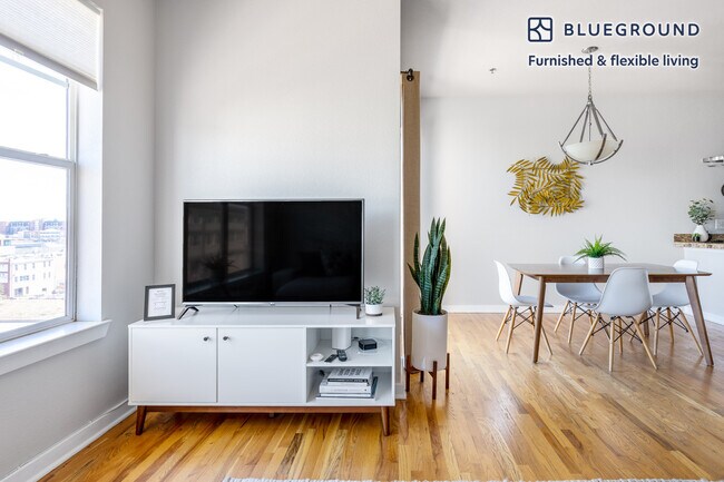 Building Photo - 1441 Central St