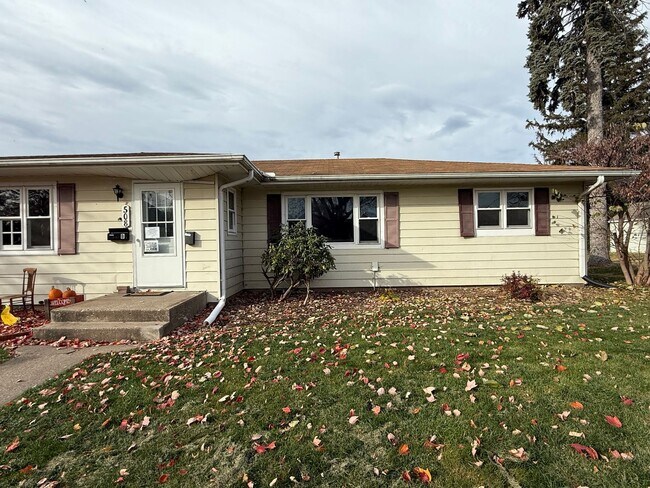 Building Photo - 508 12th St