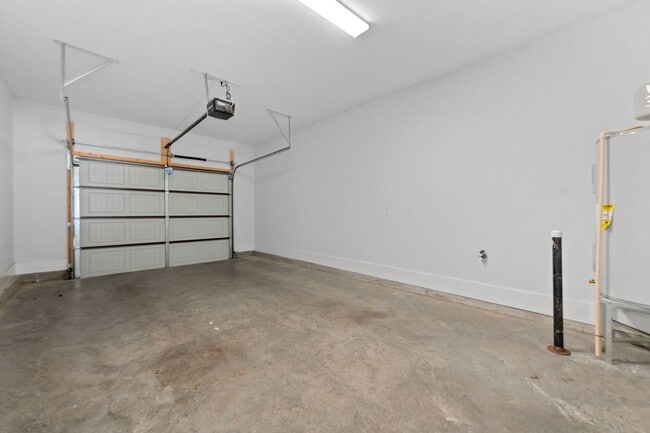 Building Photo - Lee Street B3