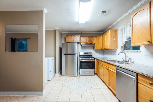 Building Photo - 5617 Schutz St