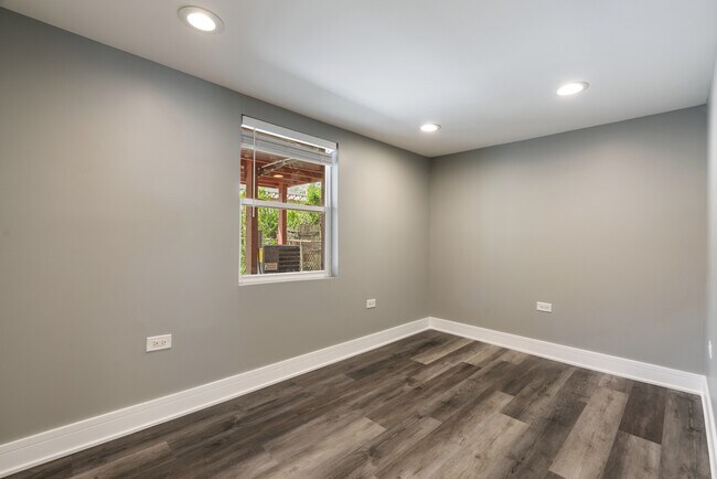 Building Photo - 4624 N Springfield Ave