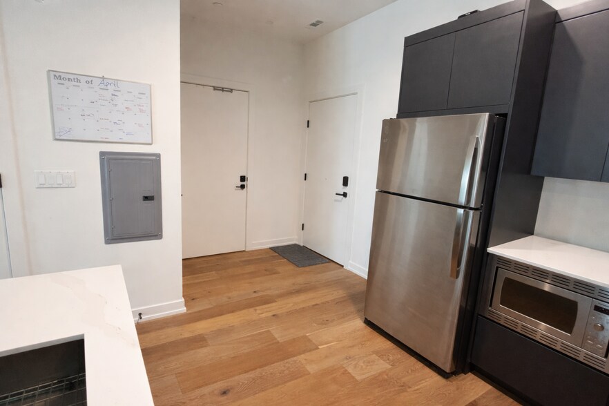 Building Photo - 4513 N Clark St