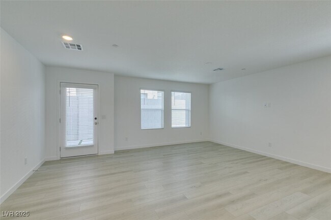 Building Photo - 6229 Mangler St