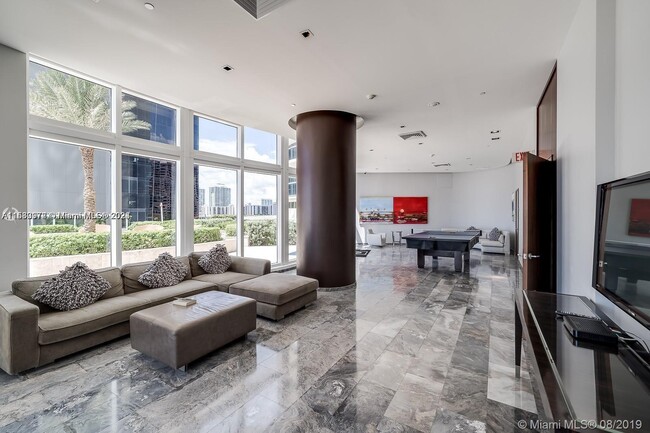 Amenities - 17201 Collins Ave