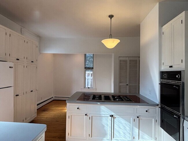 Building Photo - 462 Holly Ave