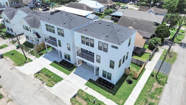 Building Photo - 3604 Runnels St