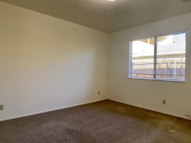 Building Photo - ATK1016-Placement