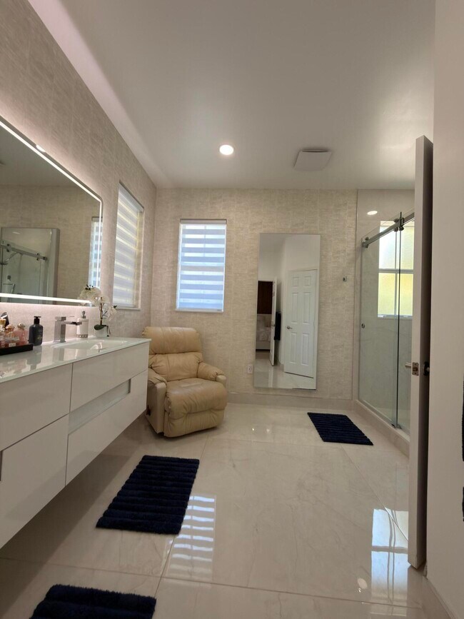 Building Photo - 7407 NW 108th Path