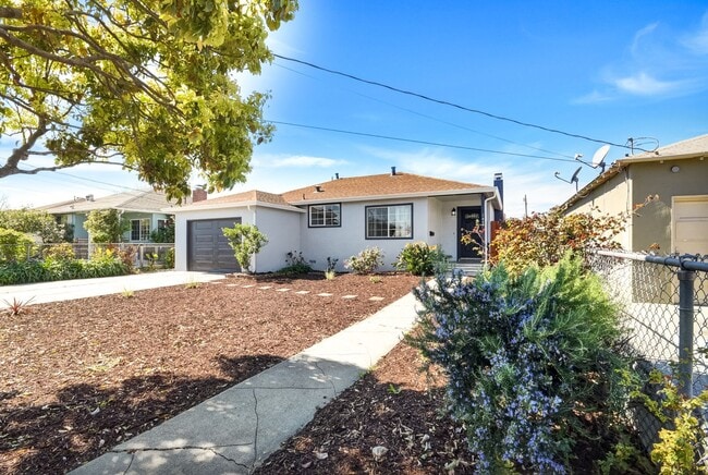 Building Photo - Beautifully Remodeled 3 Bedroom Home Near Stanford & Major Tech Campuses!