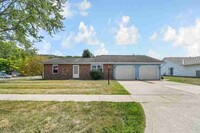 Building Photo - 657 E Crest Dr