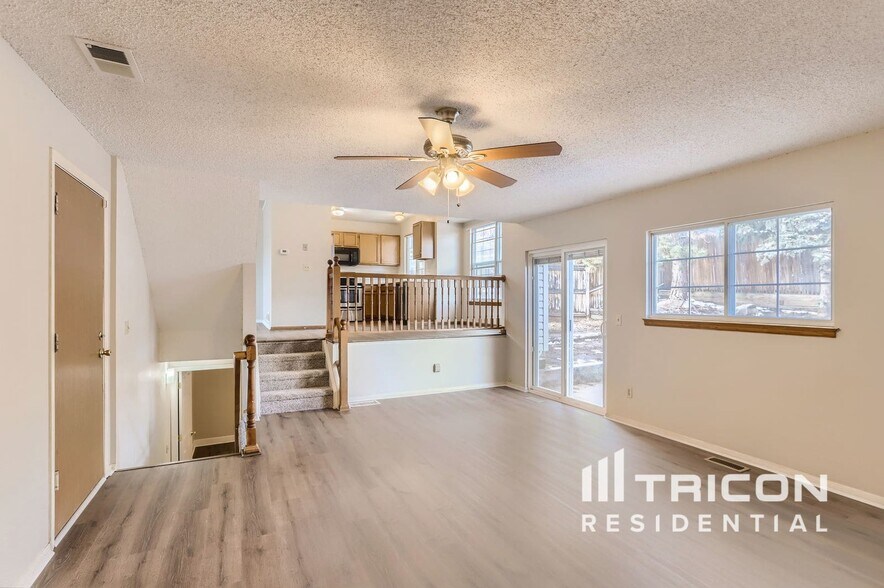 Building Photo - 525 Entrada Dr